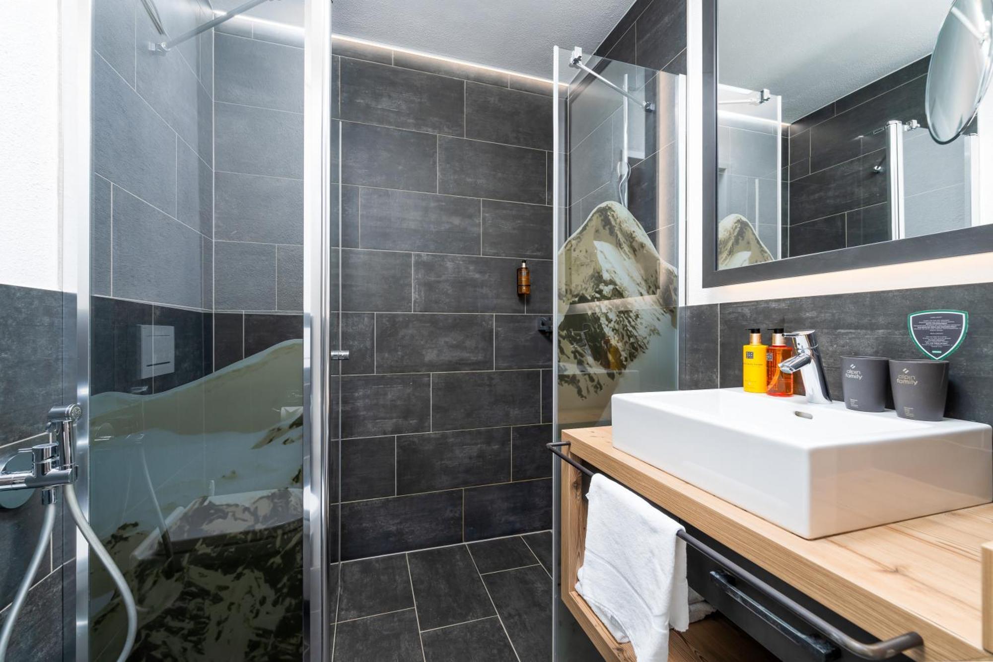 One-Bedroom Suite Mountain View