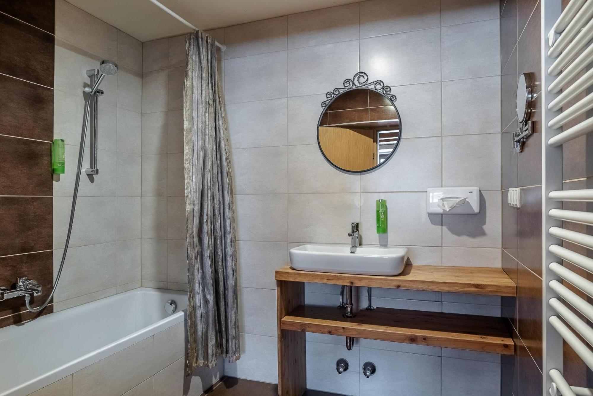 Dreibettzimmer mit Bergblick